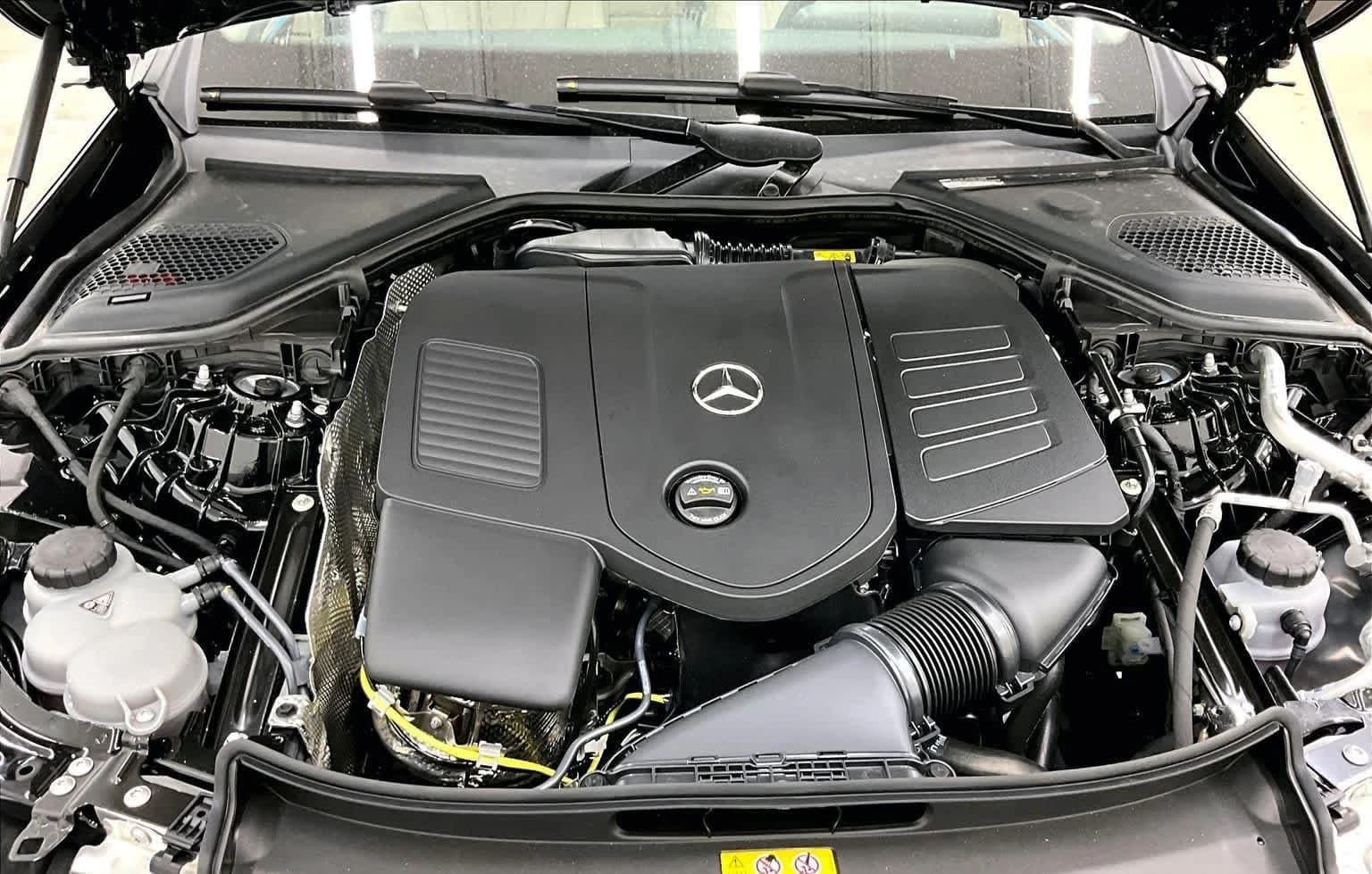 Mercedes-Benz E-Class E 350 4MATIC Sedan 2027 — side view