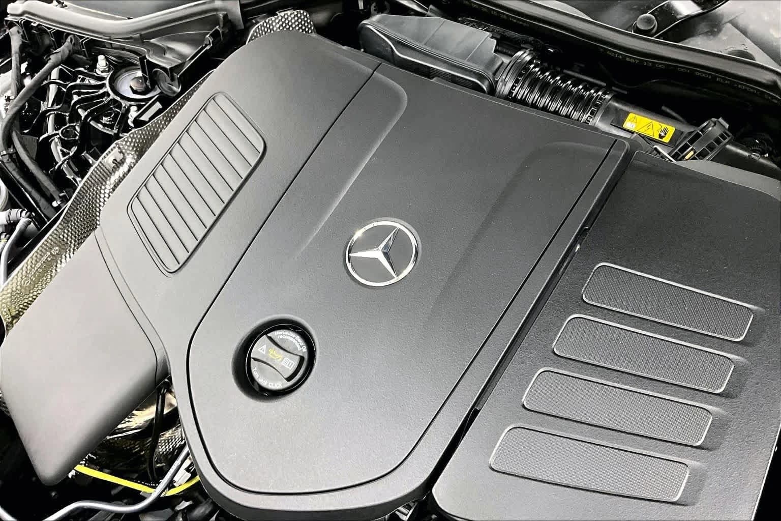 Mercedes-Benz E-Class E 350 4MATIC Sedan 2027 — side view