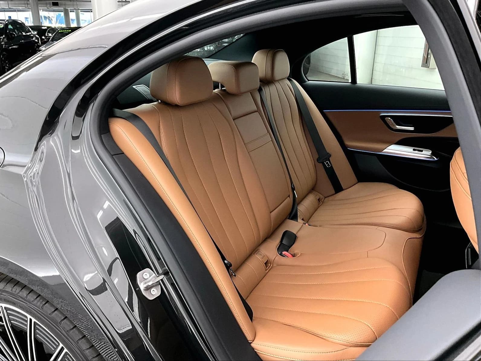 Mercedes-Benz E-Class E 450 4MATIC Sedan 2027 — side view