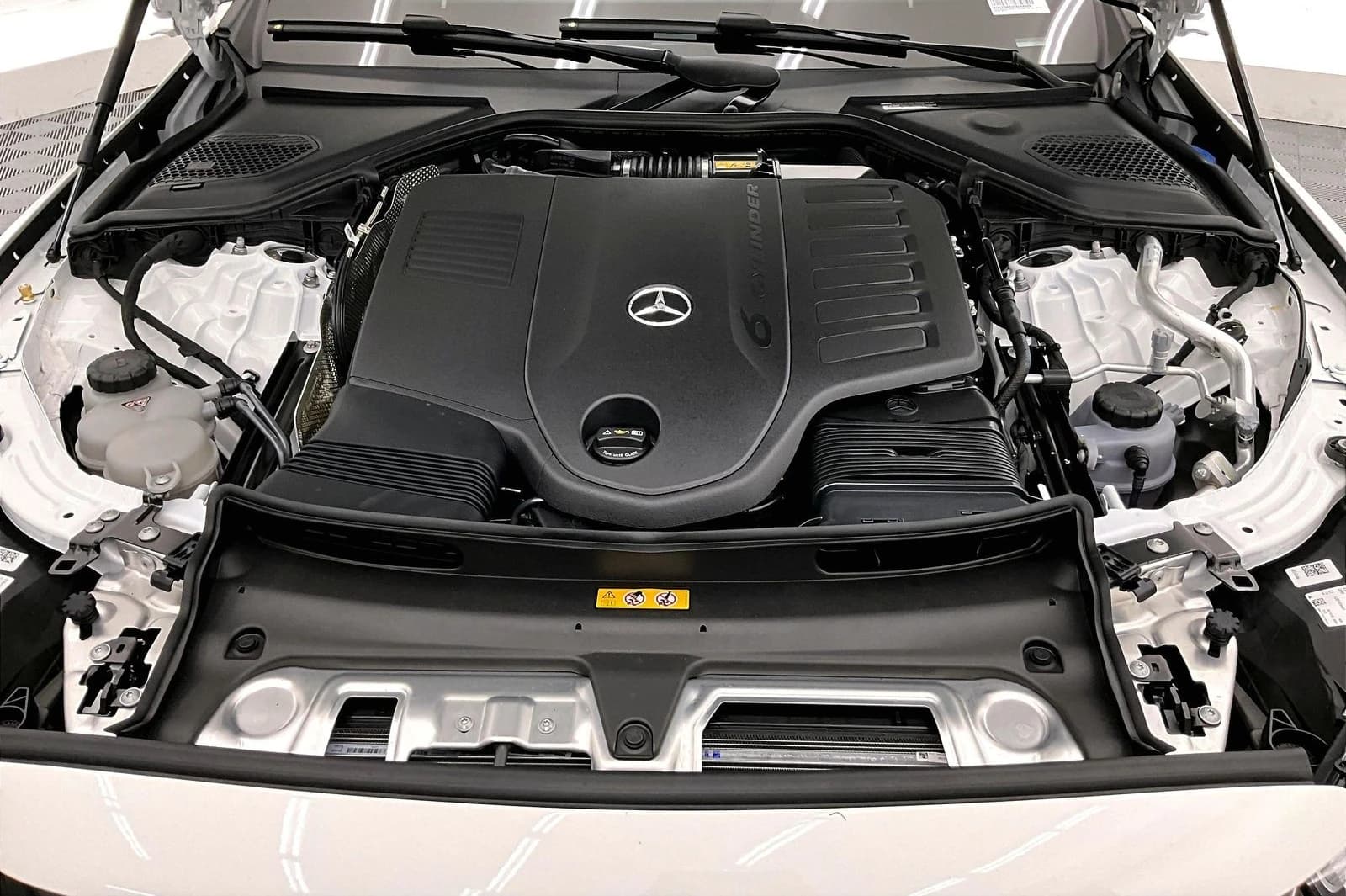 Mercedes-Benz E-Class E 450 4MATIC Sedan 2026 — side view