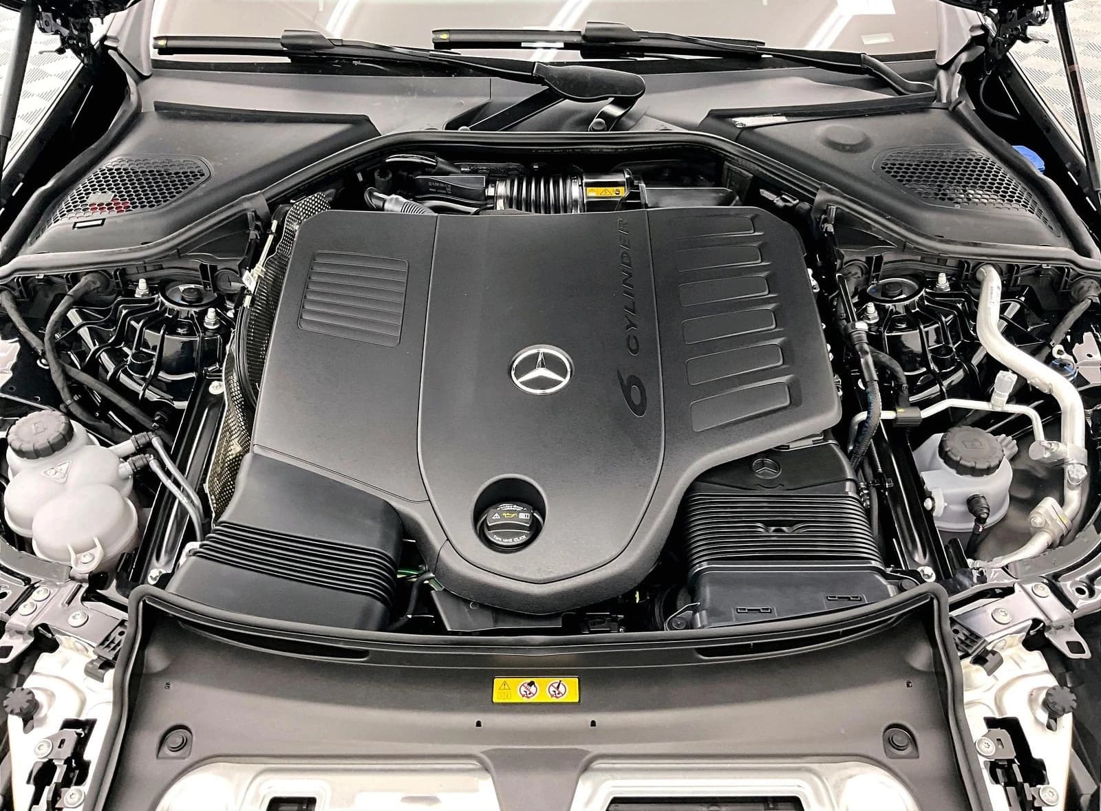 Mercedes-Benz E-Class E 450 4MATIC Sedan 2026 — side view