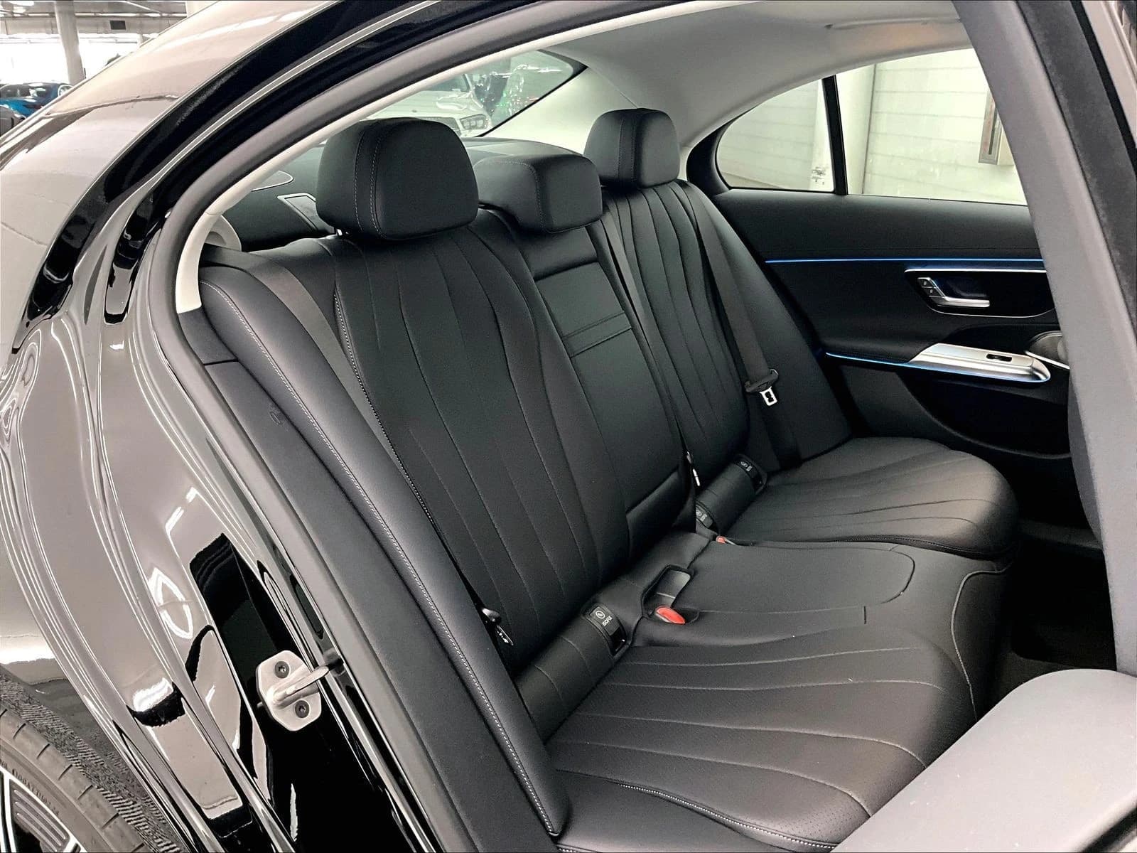 Mercedes-Benz E-Class E 450 4MATIC Sedan 2026 — side view
