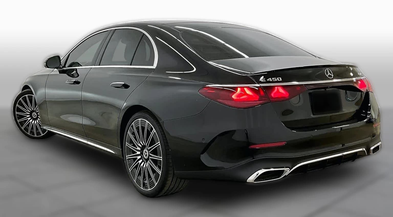 Mercedes-Benz E-Class E 450 4MATIC Sedan 2026 — side view