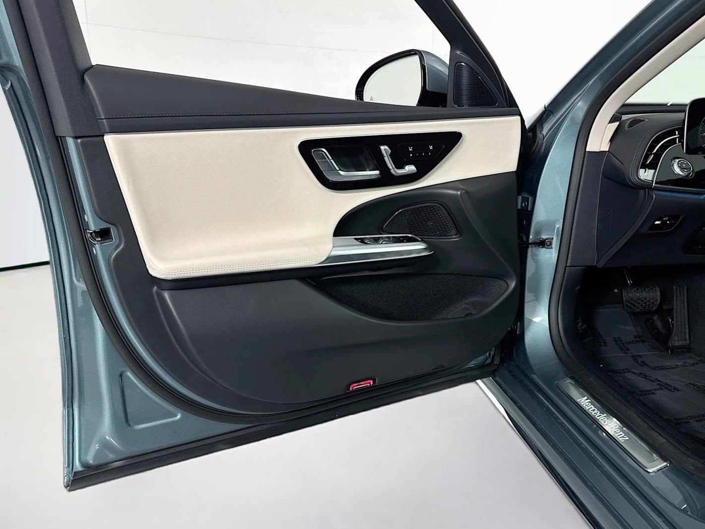 Mercedes-Benz E-Class E 450 4MATIC Sedan 2026 — side view