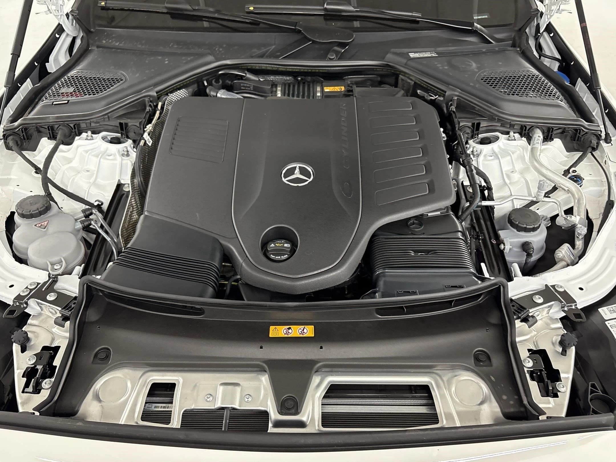Mercedes-Benz E-Class E 450 4MATIC Sedan 2026 — side view