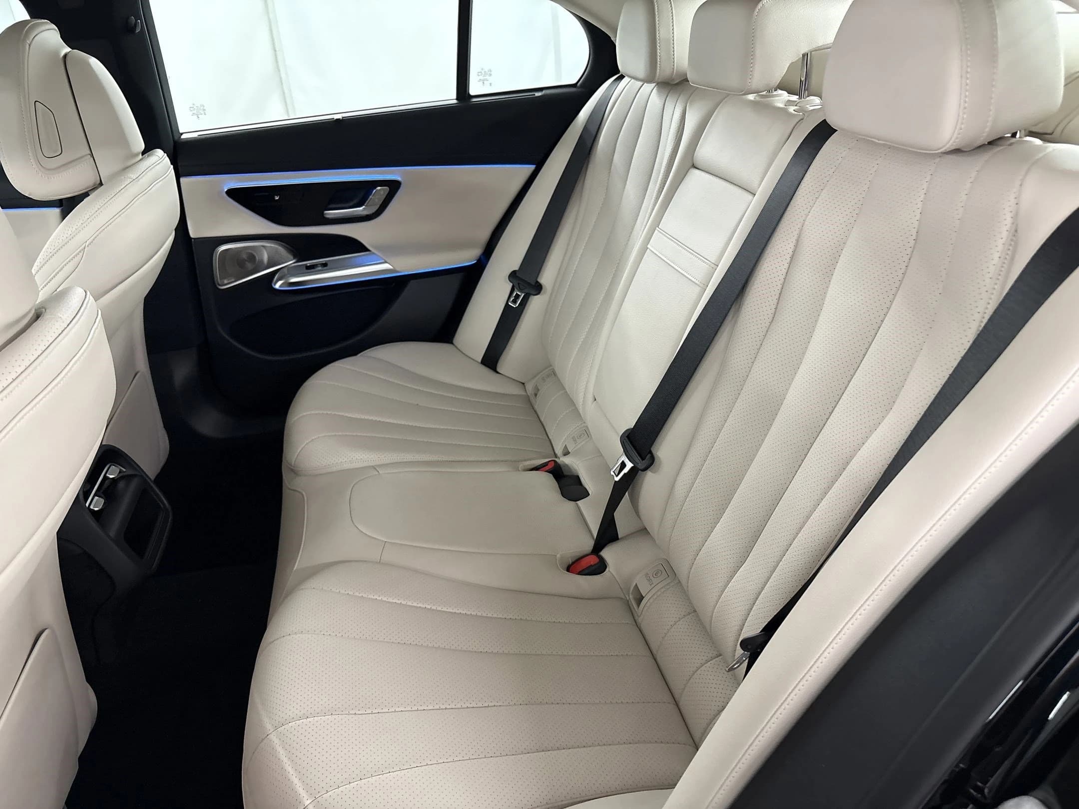 Mercedes-Benz E-Class E 450 4MATIC Sedan 2026 — side view