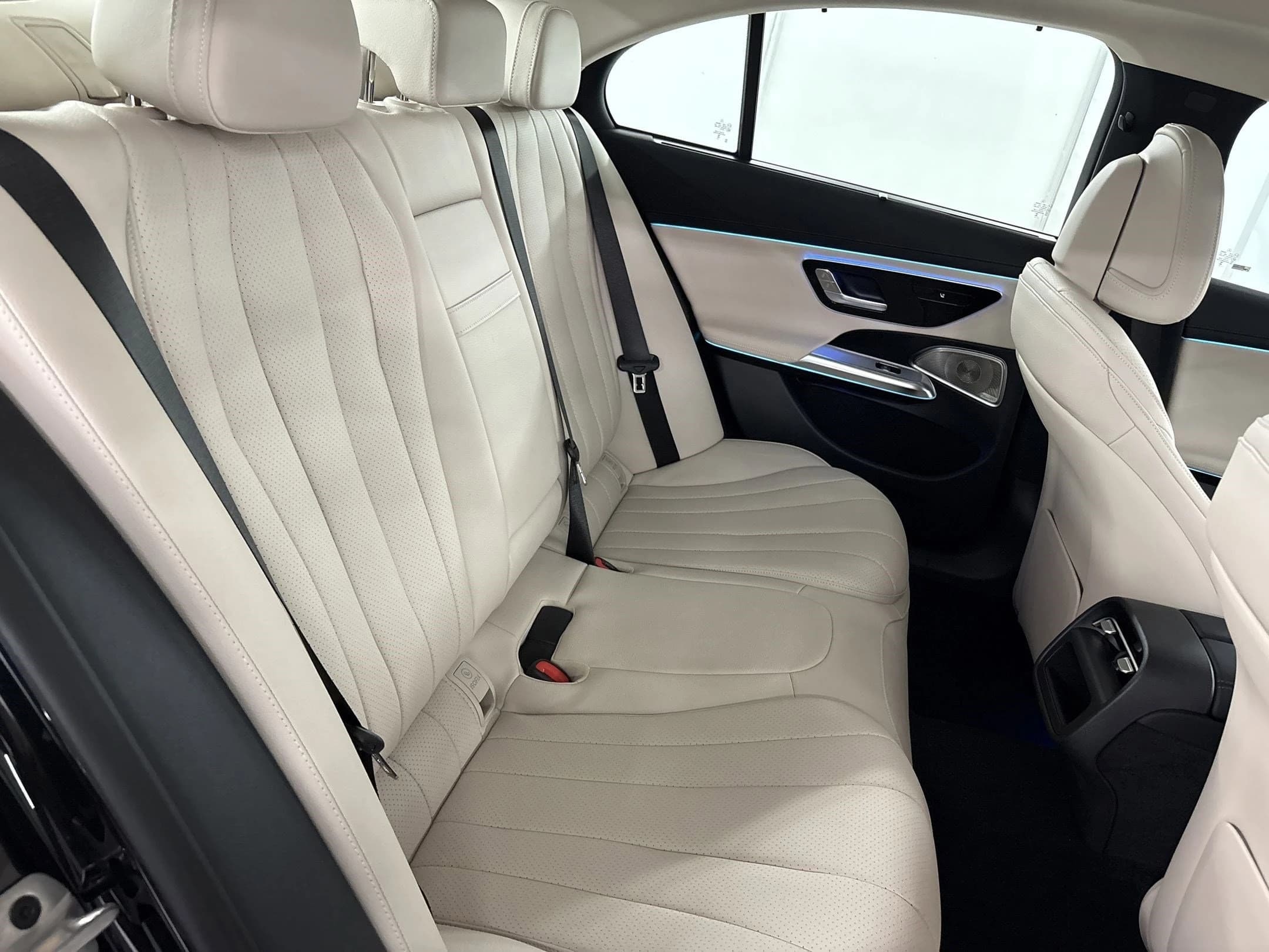 Mercedes-Benz E-Class E 450 4MATIC Sedan 2026 — side view