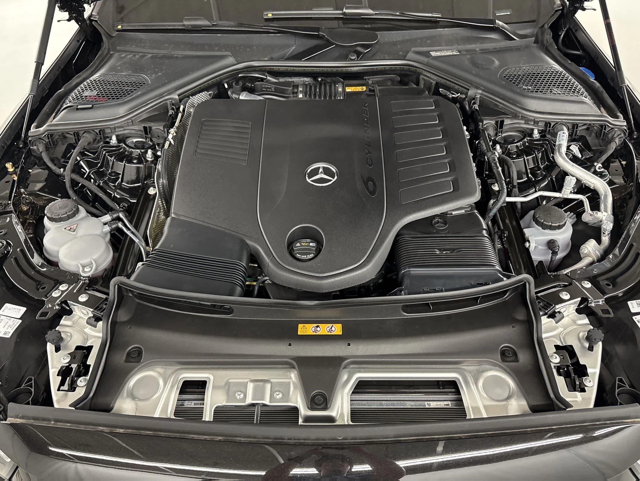 Mercedes-Benz E-Class E 450 4MATIC Sedan 2026 — side view