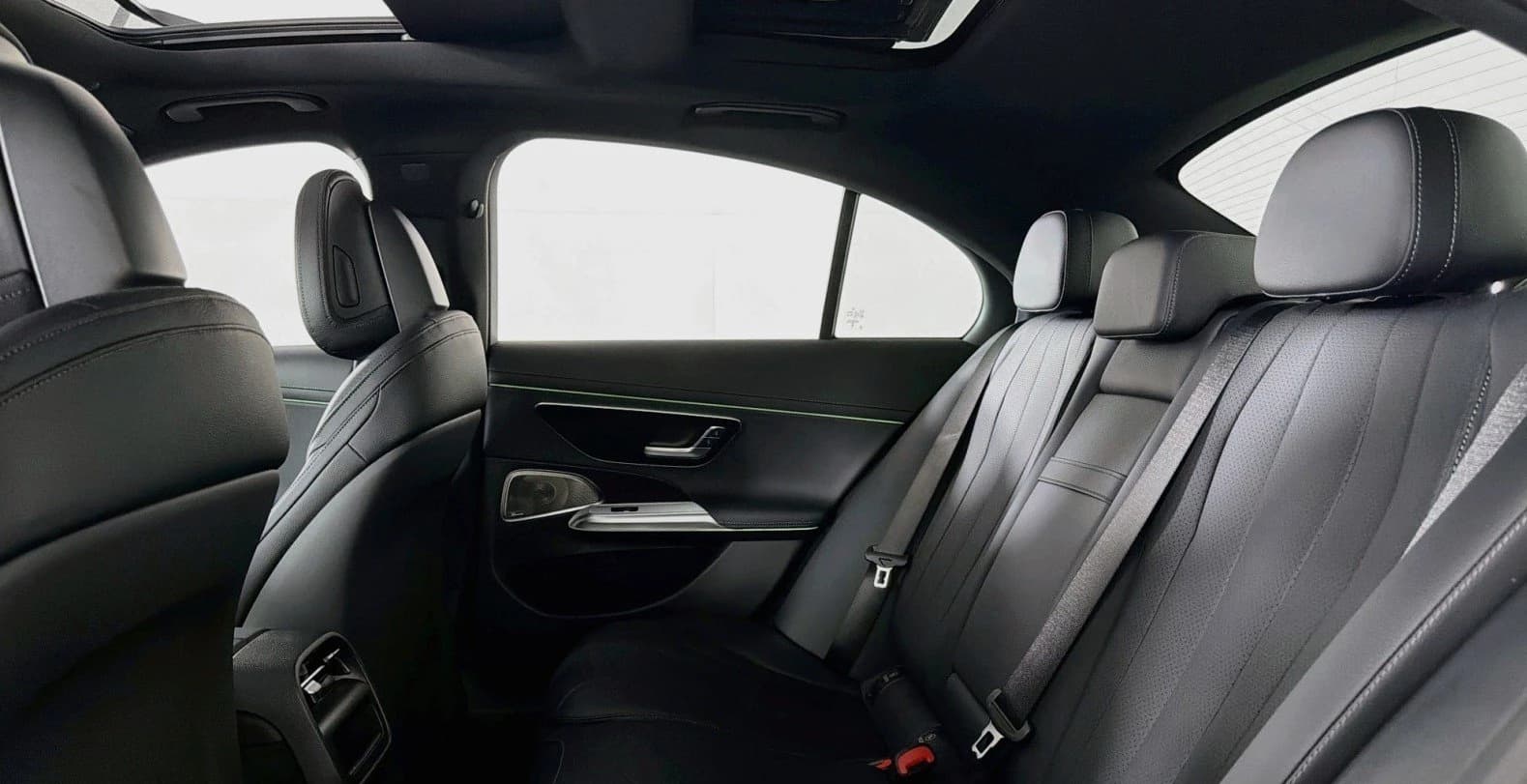 Mercedes-Benz E-Class E 450 4MATIC Sedan 2027 — side view