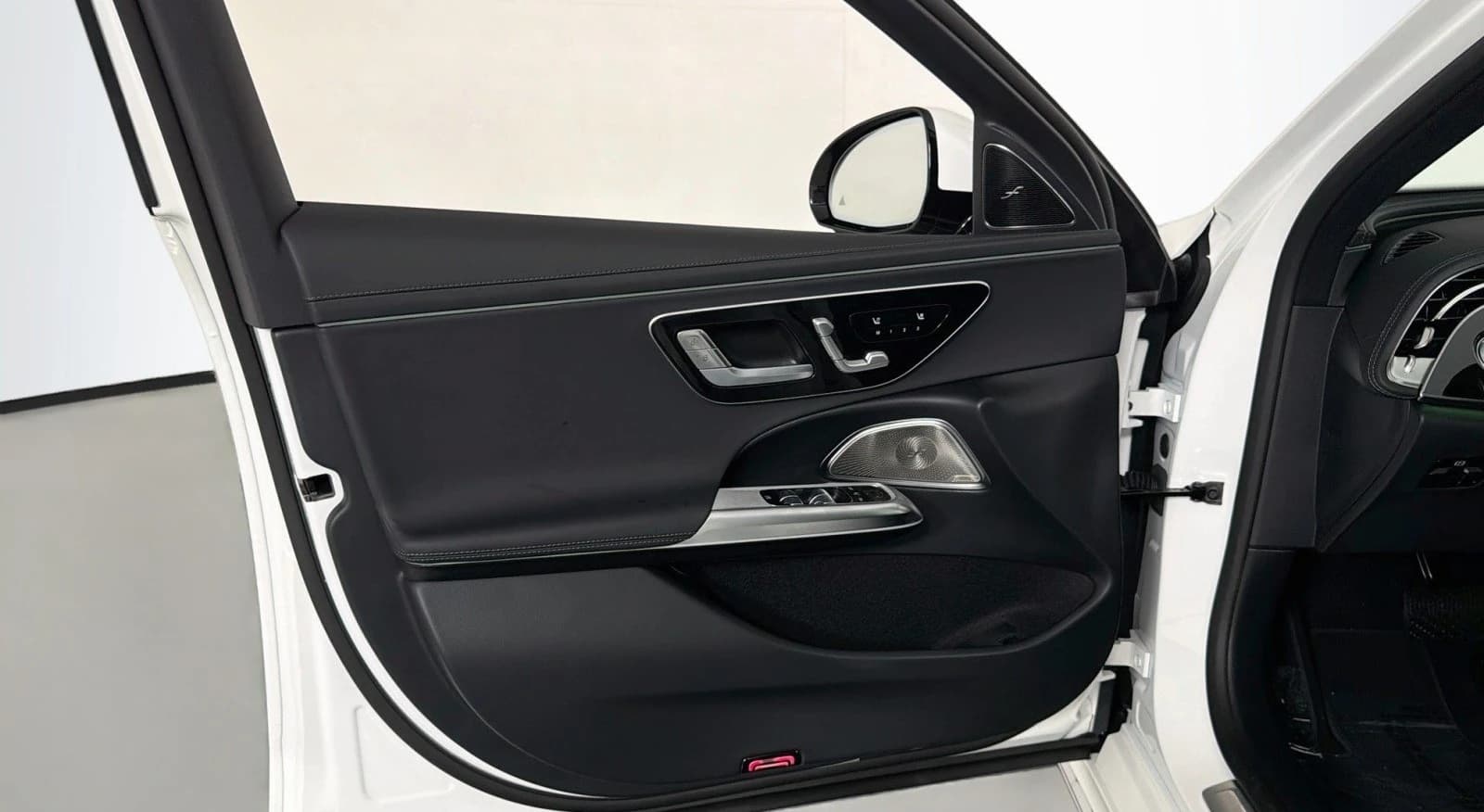 Mercedes-Benz E-Class E 450 4MATIC Sedan 2027 — side view