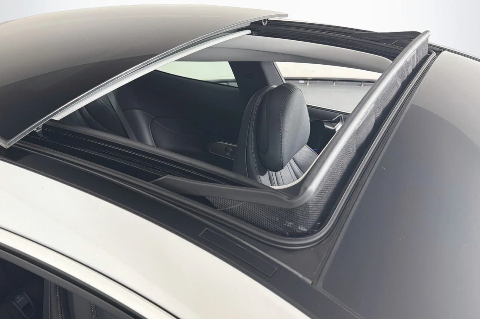 Mercedes-Benz CLE CLE 300 4MATIC Coupe 2026 — side view