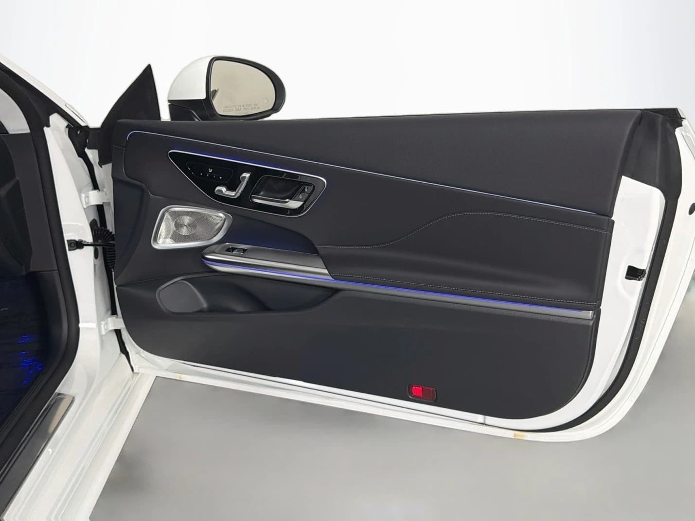 Mercedes-Benz CLE CLE 300 4MATIC Coupe 2026 — side view