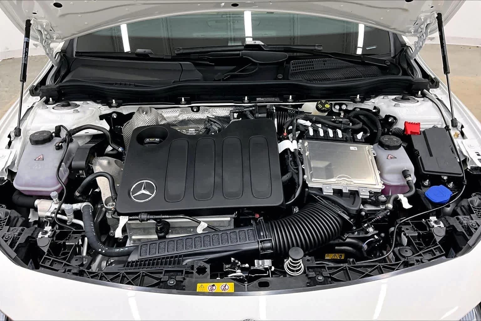 Mercedes-Benz CLA CLA 220 Hybrid FWD 2027 — side view
