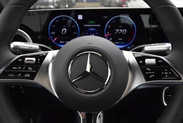Mercedes-Benz CLA CLA 220 Hybrid FWD 2027 — side view