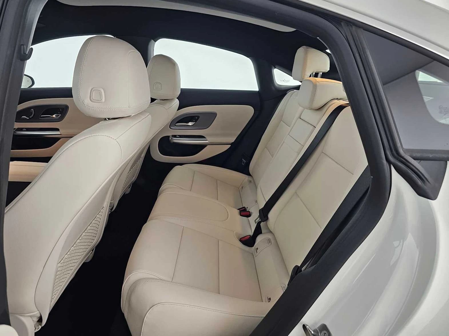 Mercedes-Benz CLA CLA 220 Hybrid FWD 2027 — side view