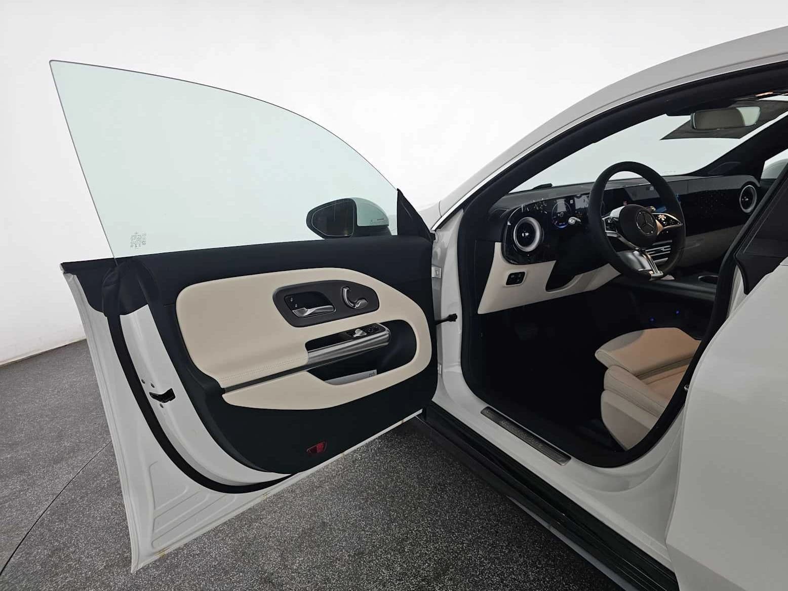 Mercedes-Benz CLA CLA 220 Hybrid FWD 2027 — side view