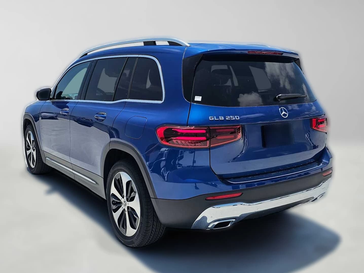 Mercedes-Benz GLB GLB 250 SUV 2026 — side view