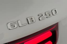 Mercedes-Benz GLB GLB 250 SUV 2026 — side view
