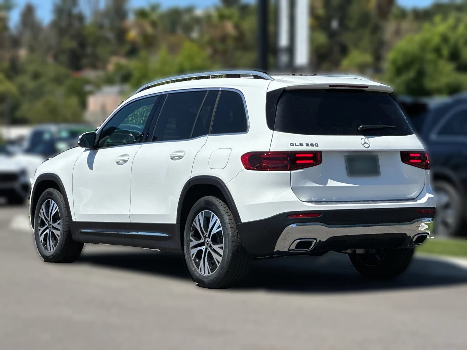 Mercedes-Benz GLB GLB 250 SUV 2026 — side view