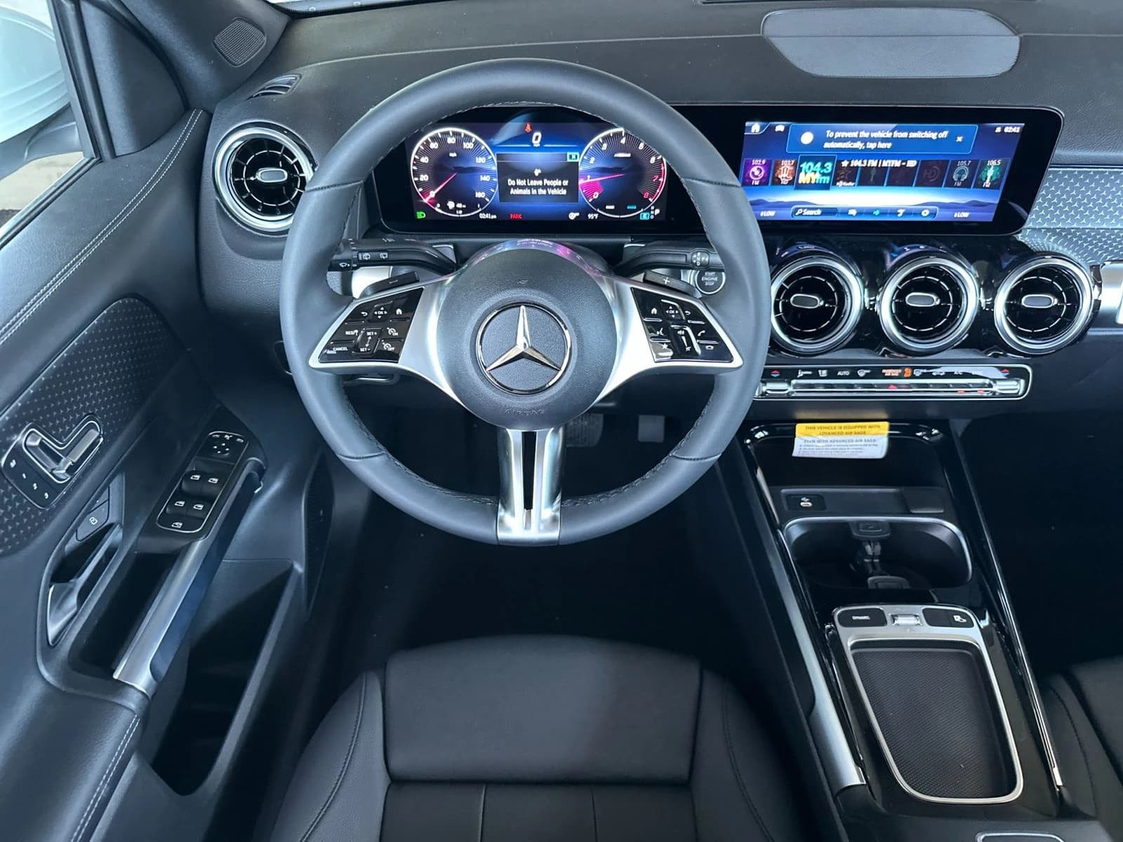 Mercedes-Benz GLB GLB 250 SUV 2026 — side view