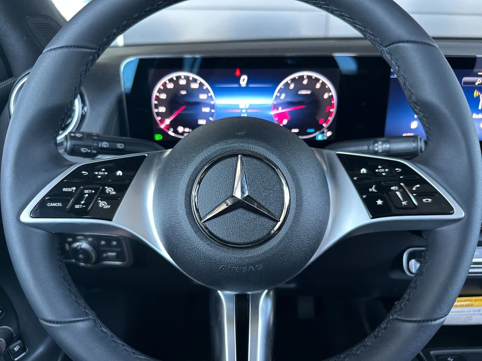 Mercedes-Benz GLB GLB 250 SUV 2026 — side view