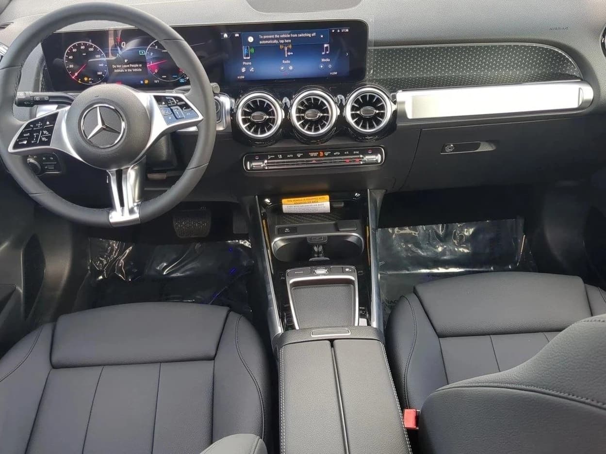 Mercedes-Benz GLB GLB 250 SUV 2026 — side view