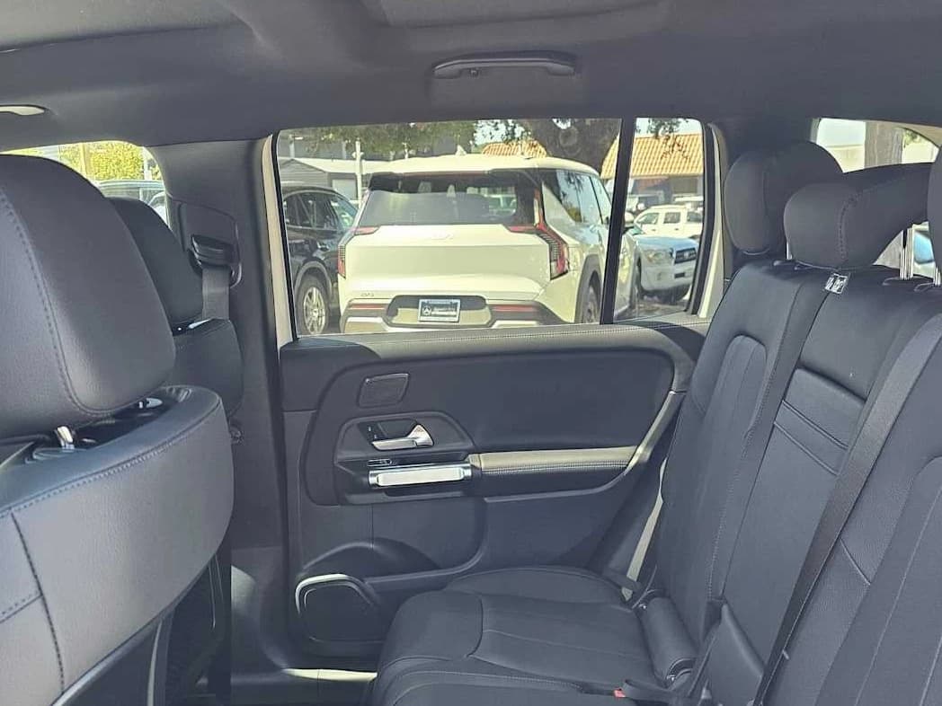 Mercedes-Benz GLB GLB 250 SUV 2026 — side view