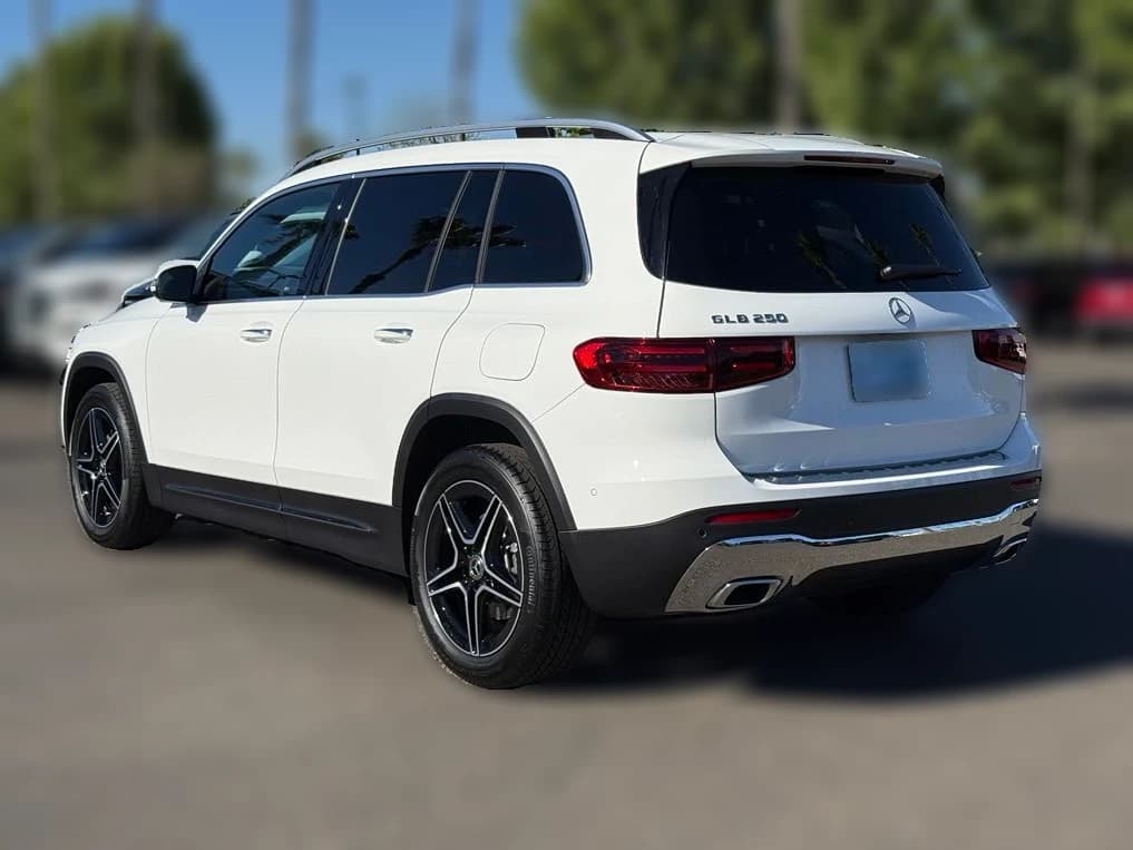 Mercedes-Benz GLB GLB 250 SUV 2026 — side view