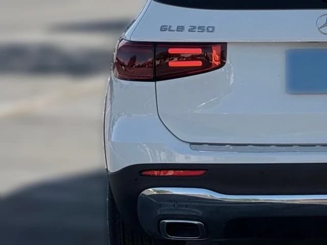 Mercedes-Benz GLB GLB 250 SUV 2026 — side view