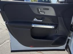 Mercedes-Benz GLB GLB 250 SUV 2026 — side view