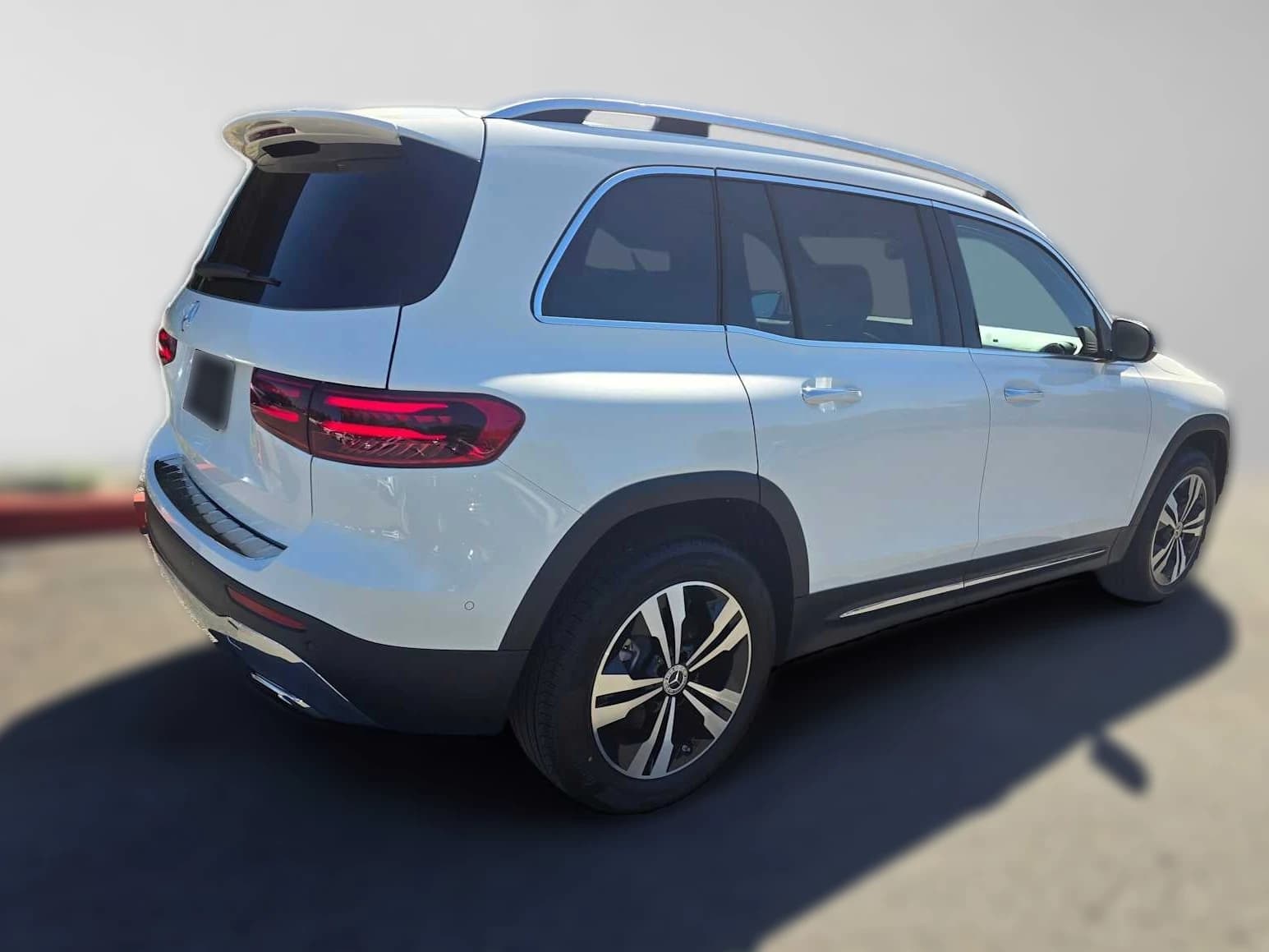 Mercedes-Benz GLB GLB 250 SUV 2026 — side view
