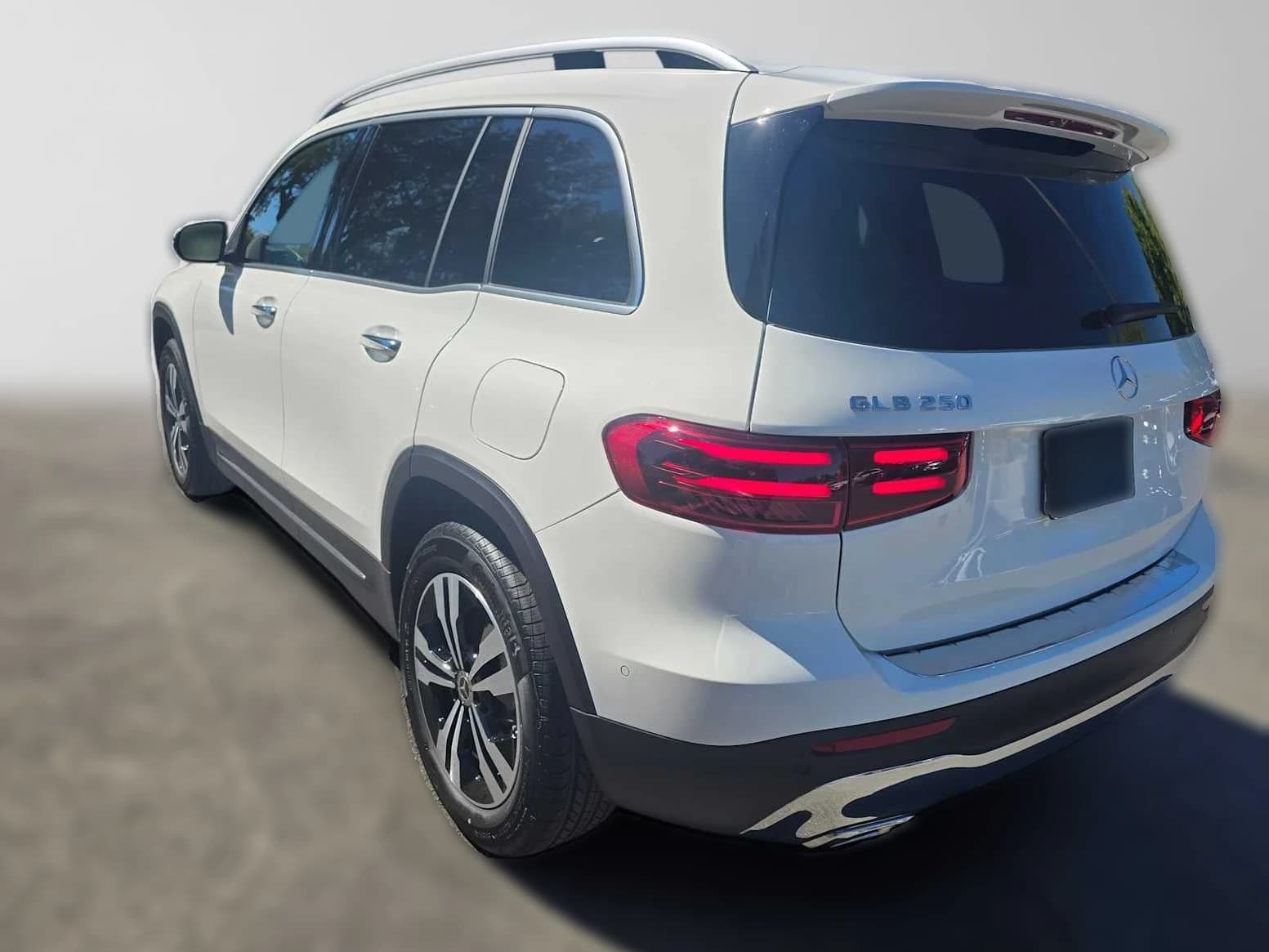 Mercedes-Benz GLB GLB 250 SUV 2026 — side view