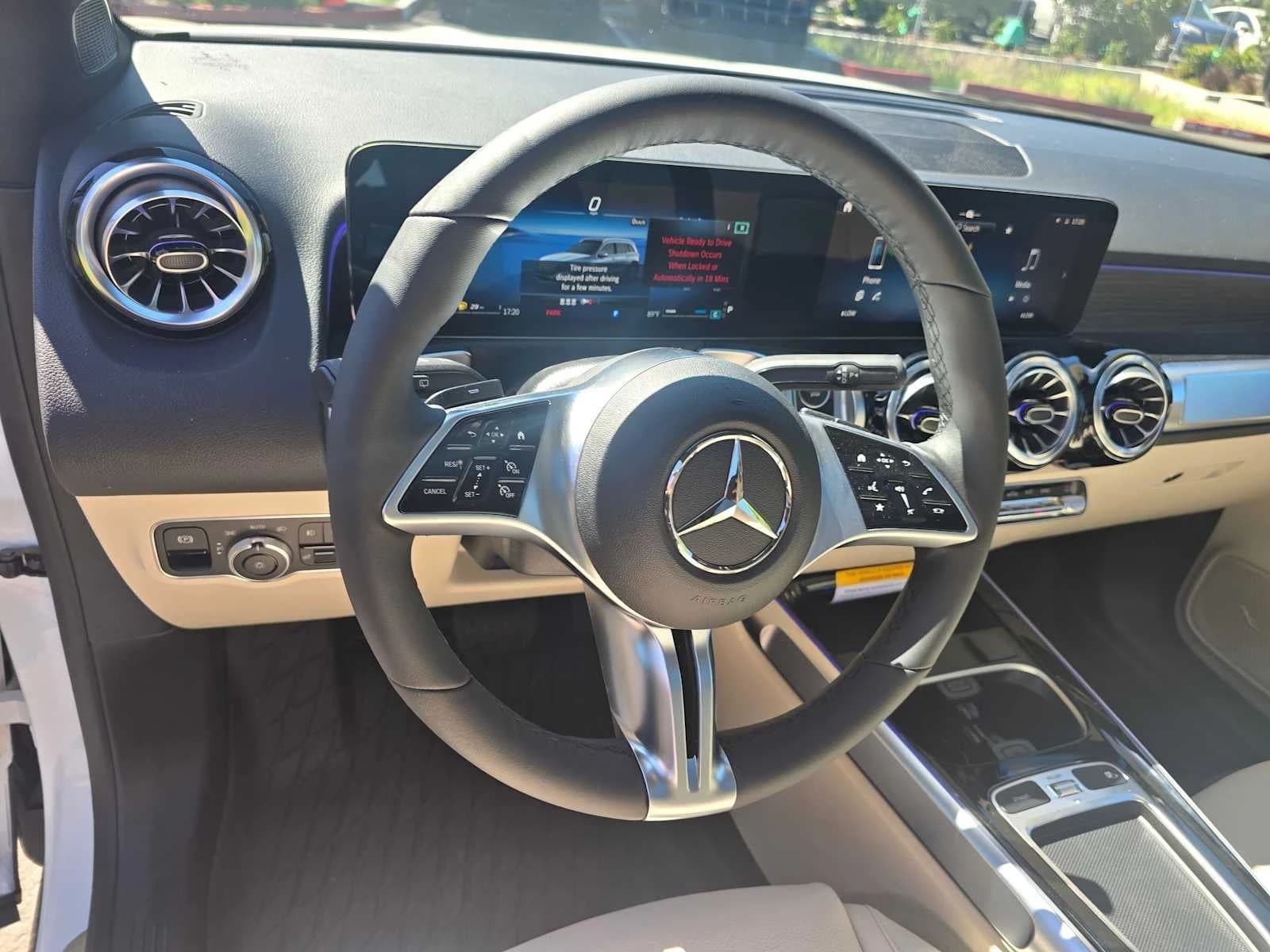Mercedes-Benz GLB GLB 250 SUV 2026 — side view