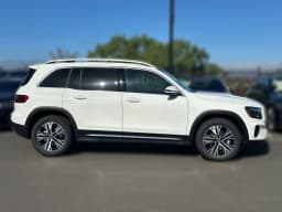 Mercedes-Benz GLB GLB 250 SUV 2026 — side view