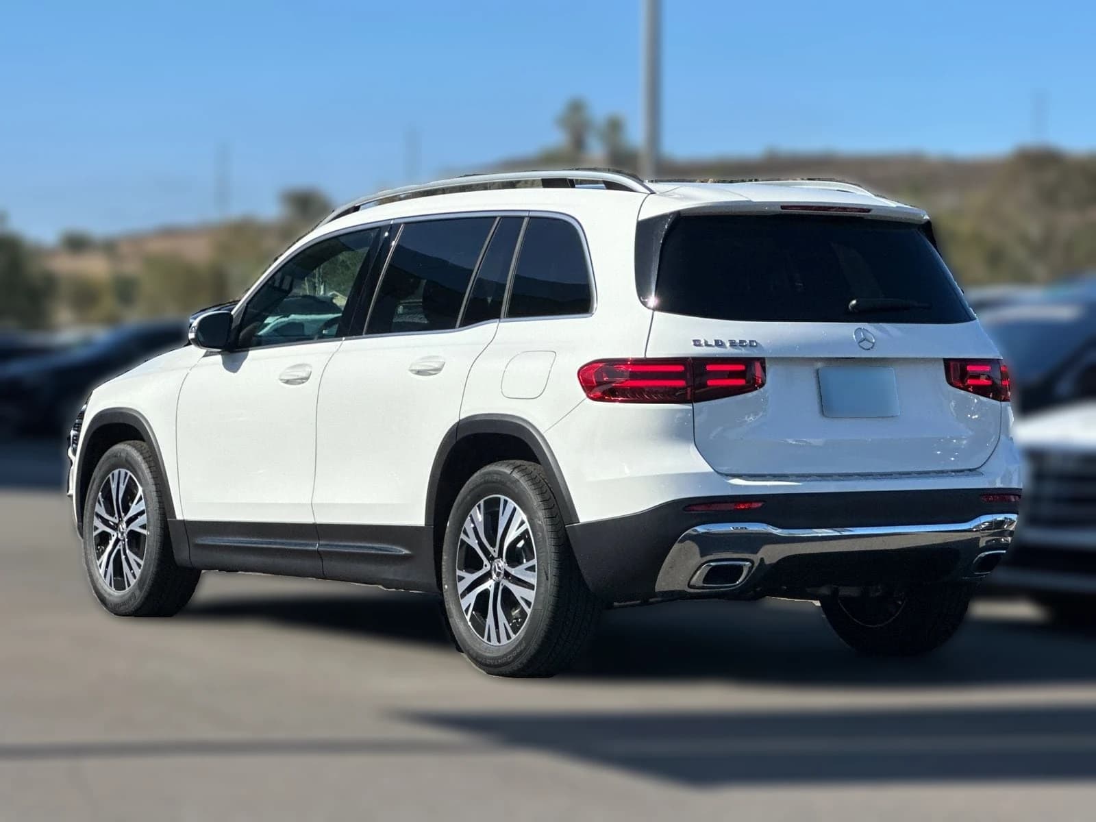 Mercedes-Benz GLB GLB 250 SUV 2026 — side view