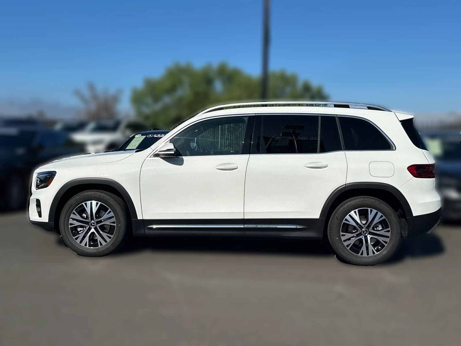 Mercedes-Benz GLB GLB 250 SUV 2026 — side view