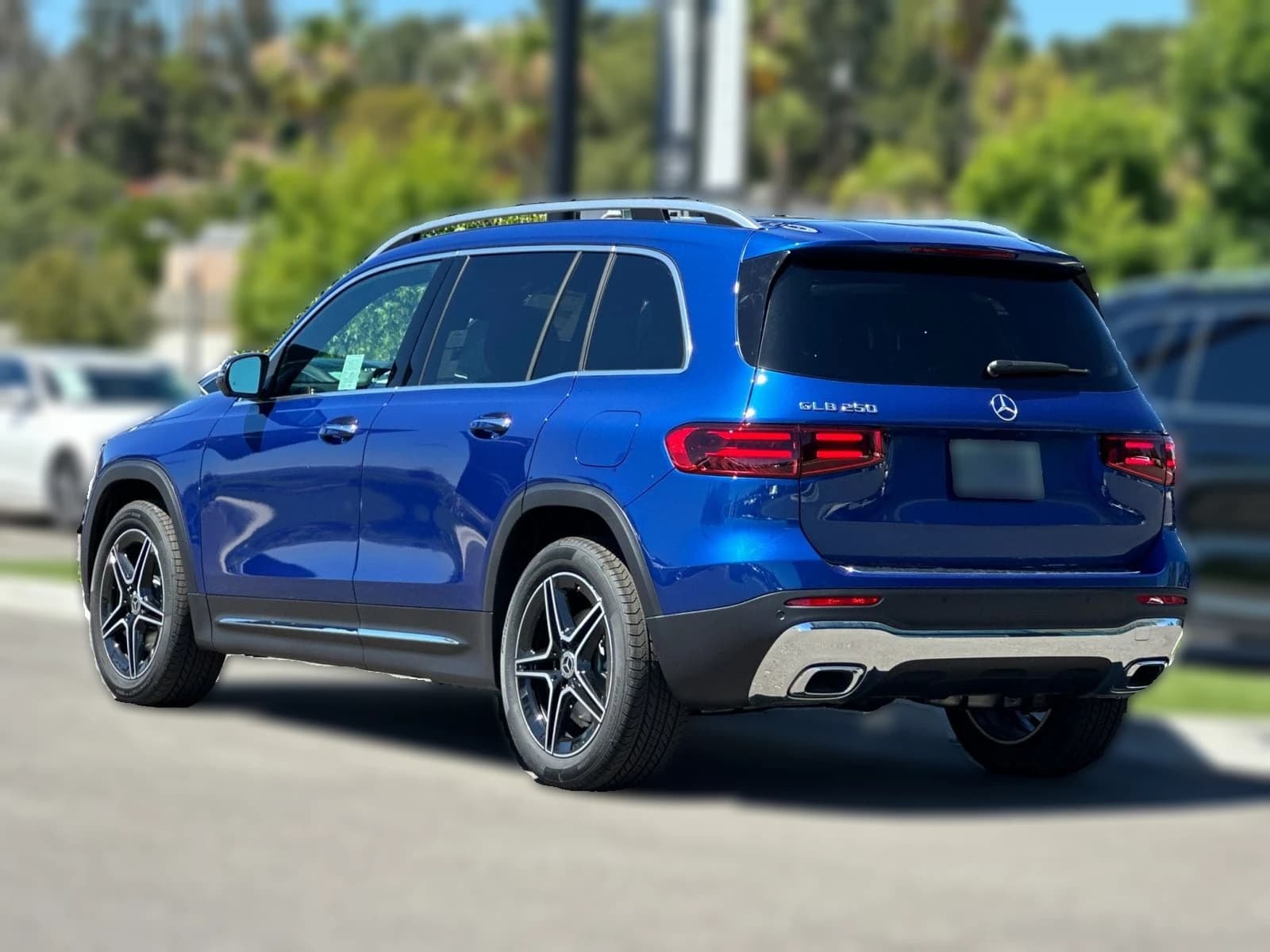 Mercedes-Benz GLB GLB 250 SUV 2026 — side view