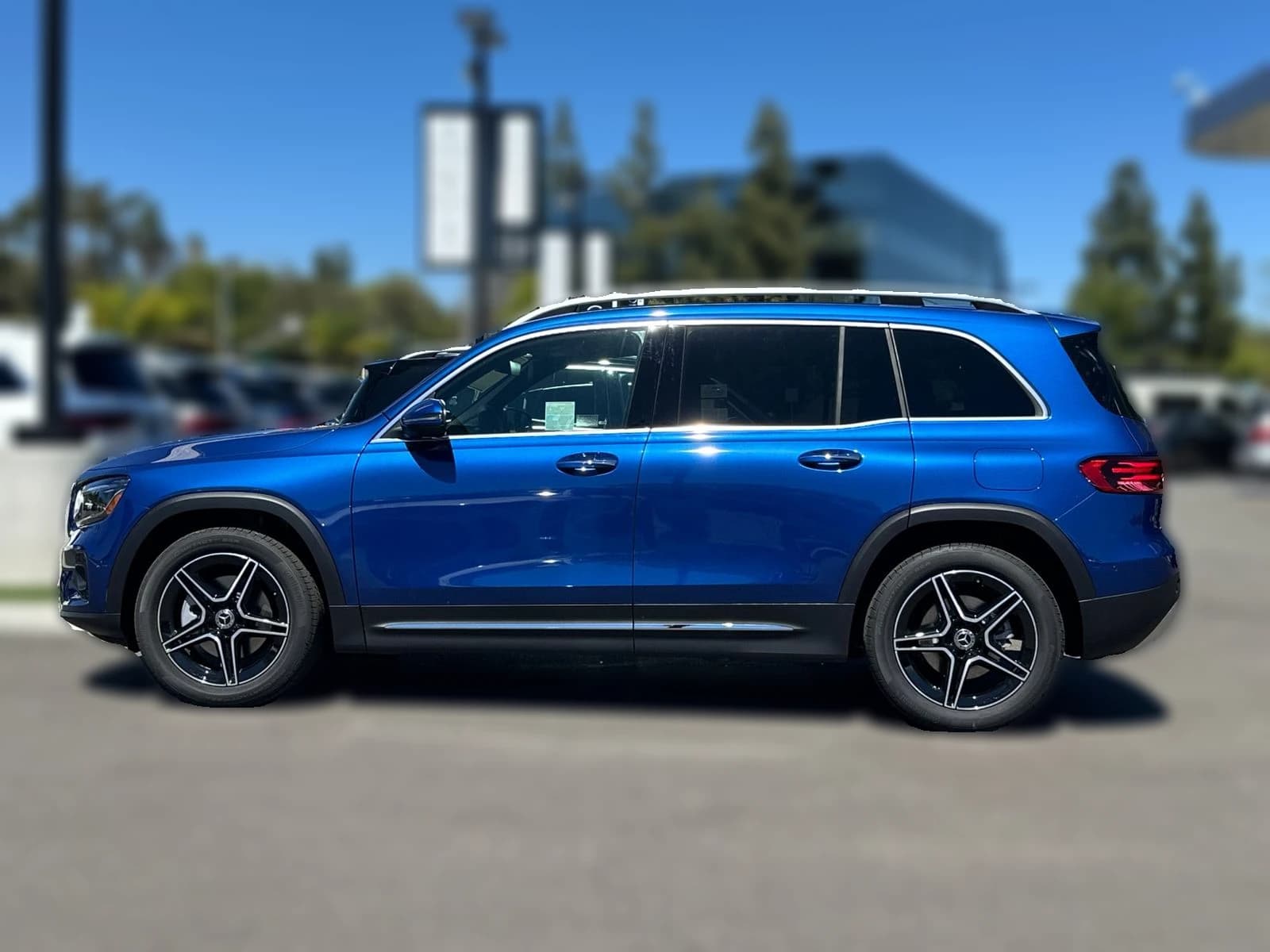 Mercedes-Benz GLB GLB 250 SUV 2026 — side view