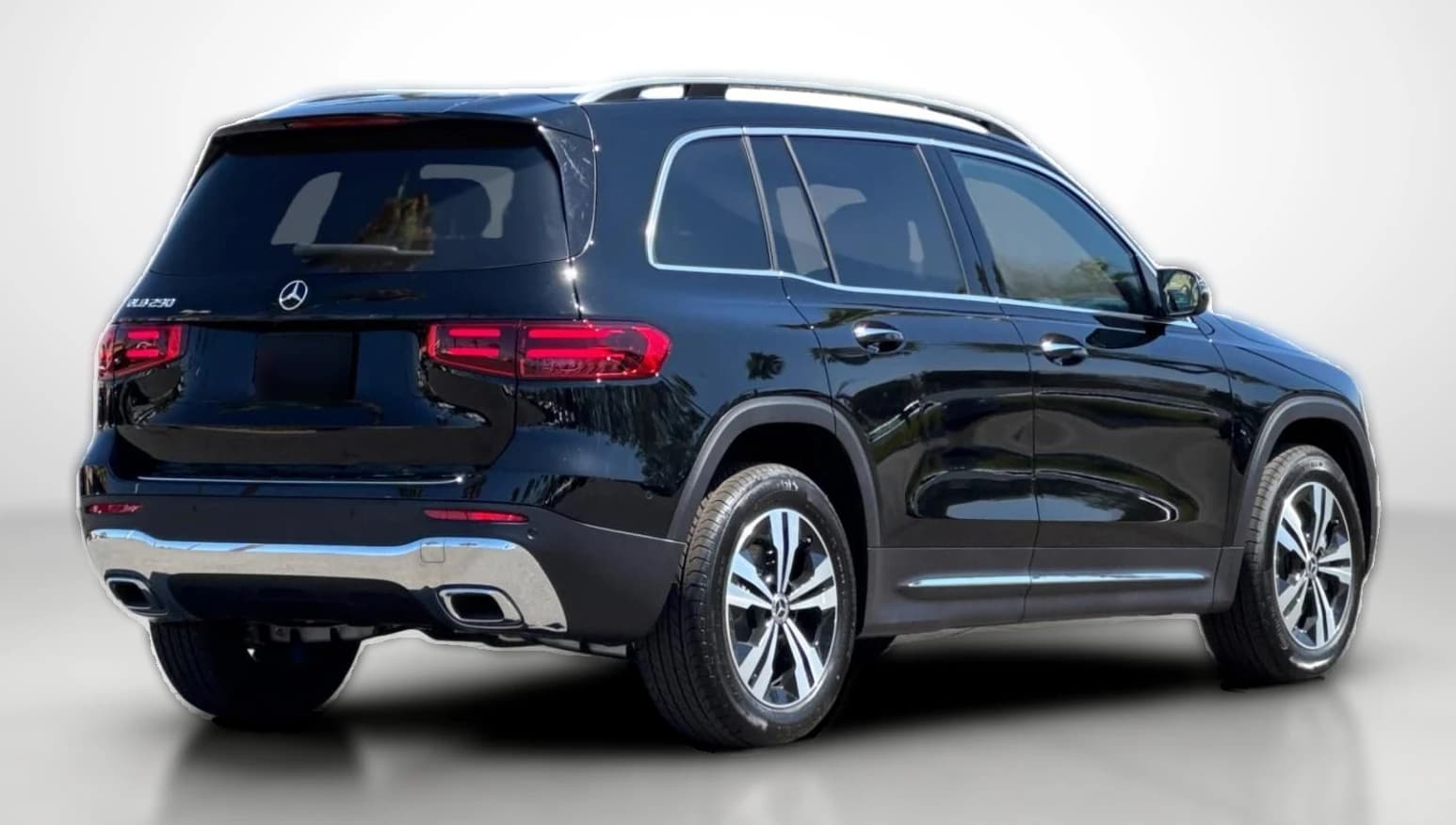 Mercedes-Benz GLB GLB 250 SUV 2026 — side view