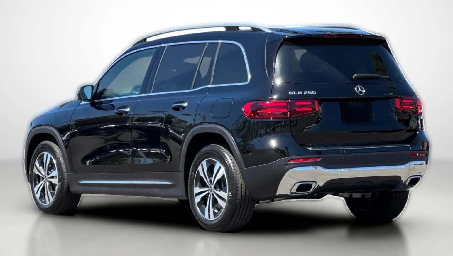 Mercedes-Benz GLB GLB 250 SUV 2026 — side view