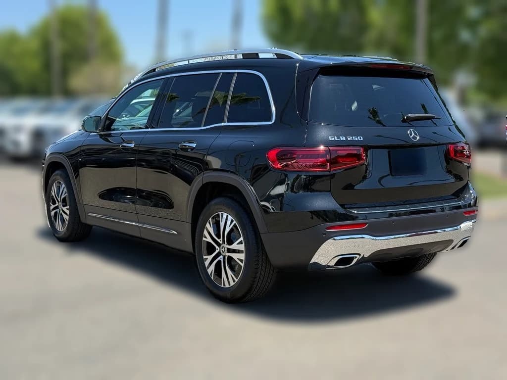Mercedes-Benz GLB GLB 250 SUV 2026 — side view