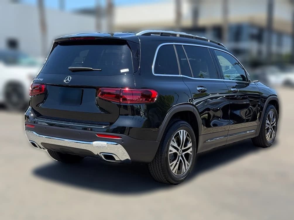 Mercedes-Benz GLB GLB 250 SUV 2026 — side view