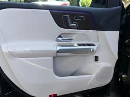 Mercedes-Benz GLB GLB 250 SUV 2026 — side view