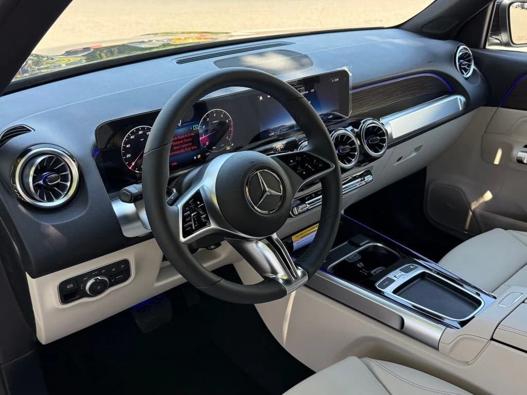Mercedes-Benz GLB GLB 250 SUV 2026 — side view