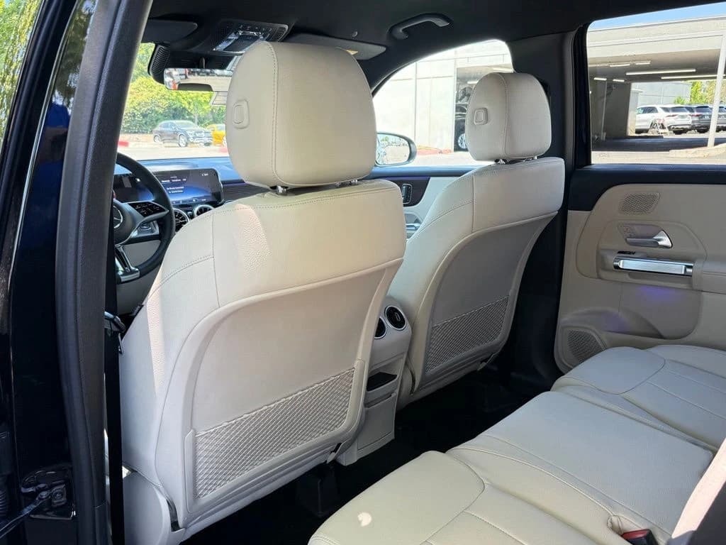 Mercedes-Benz GLB GLB 250 SUV 2026 — side view