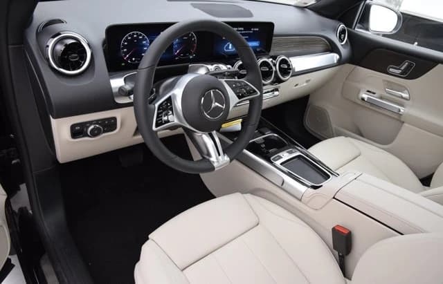 Mercedes-Benz GLB GLB 250 SUV 2026 — side view
