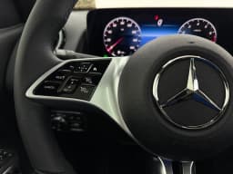 Mercedes-Benz GLB GLB 250 SUV 2026 — side view