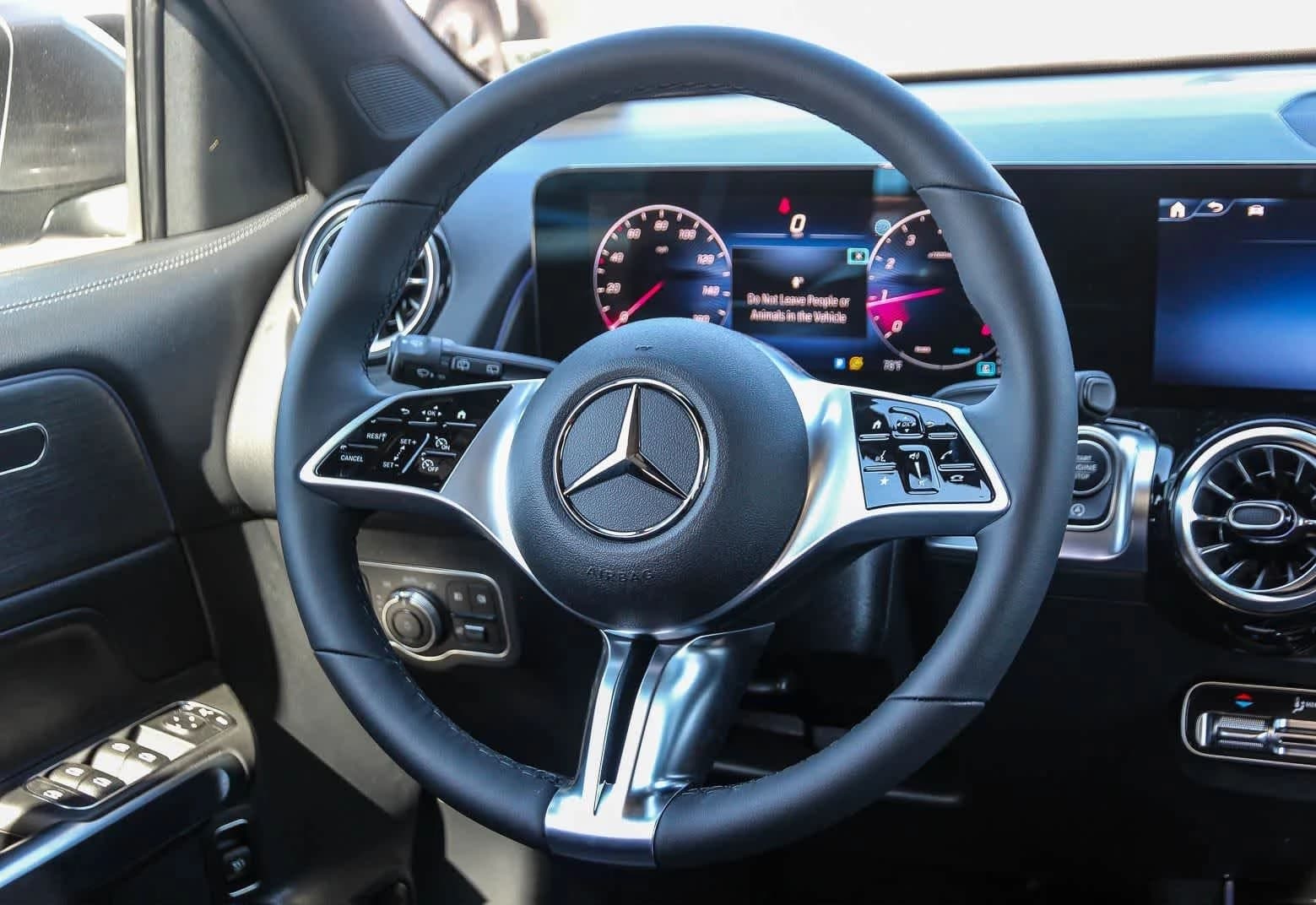 Mercedes-Benz GLB GLB 250 SUV 2026 — side view