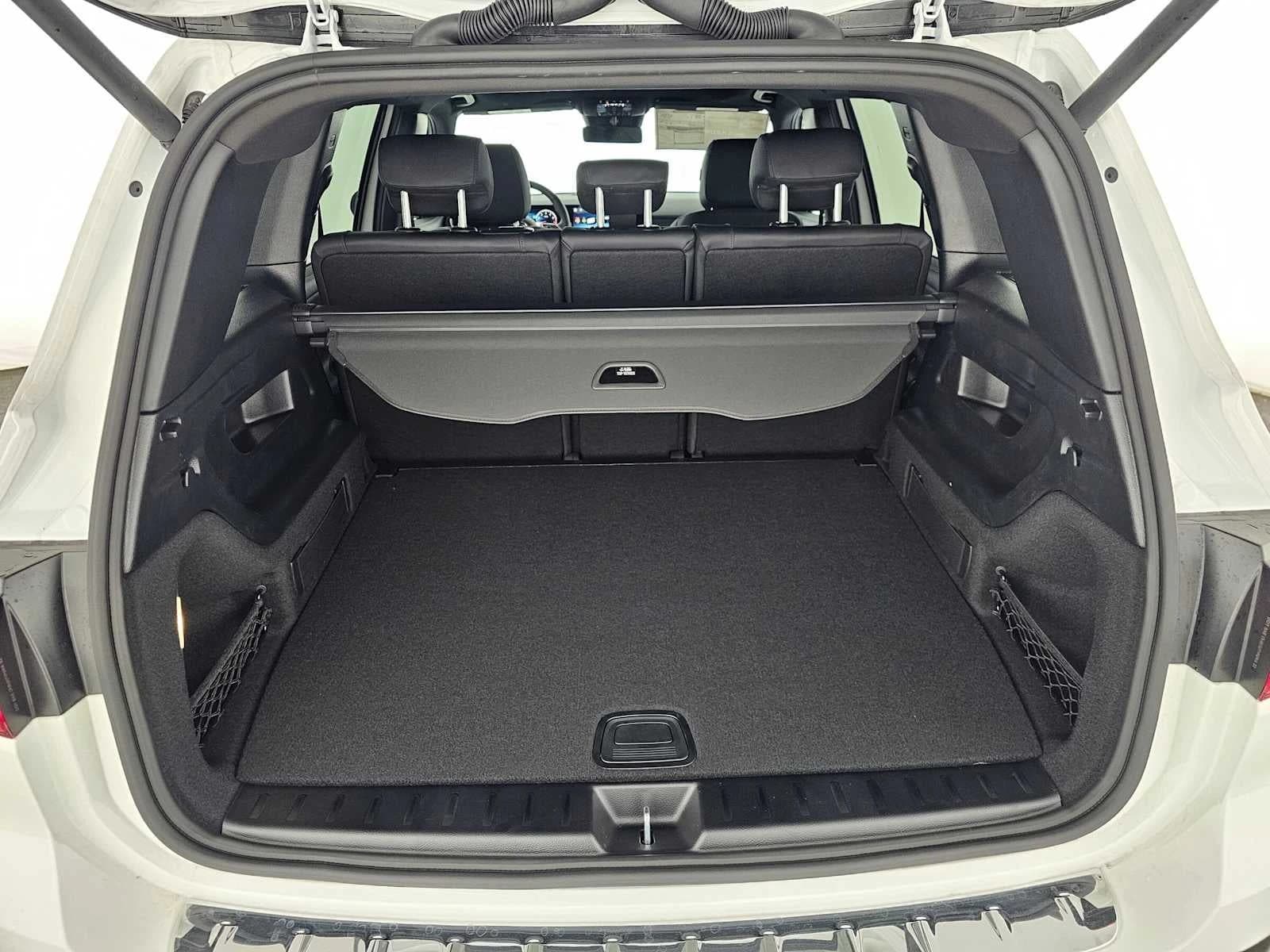 Mercedes-Benz GLB GLB 250 SUV 2026 — side view