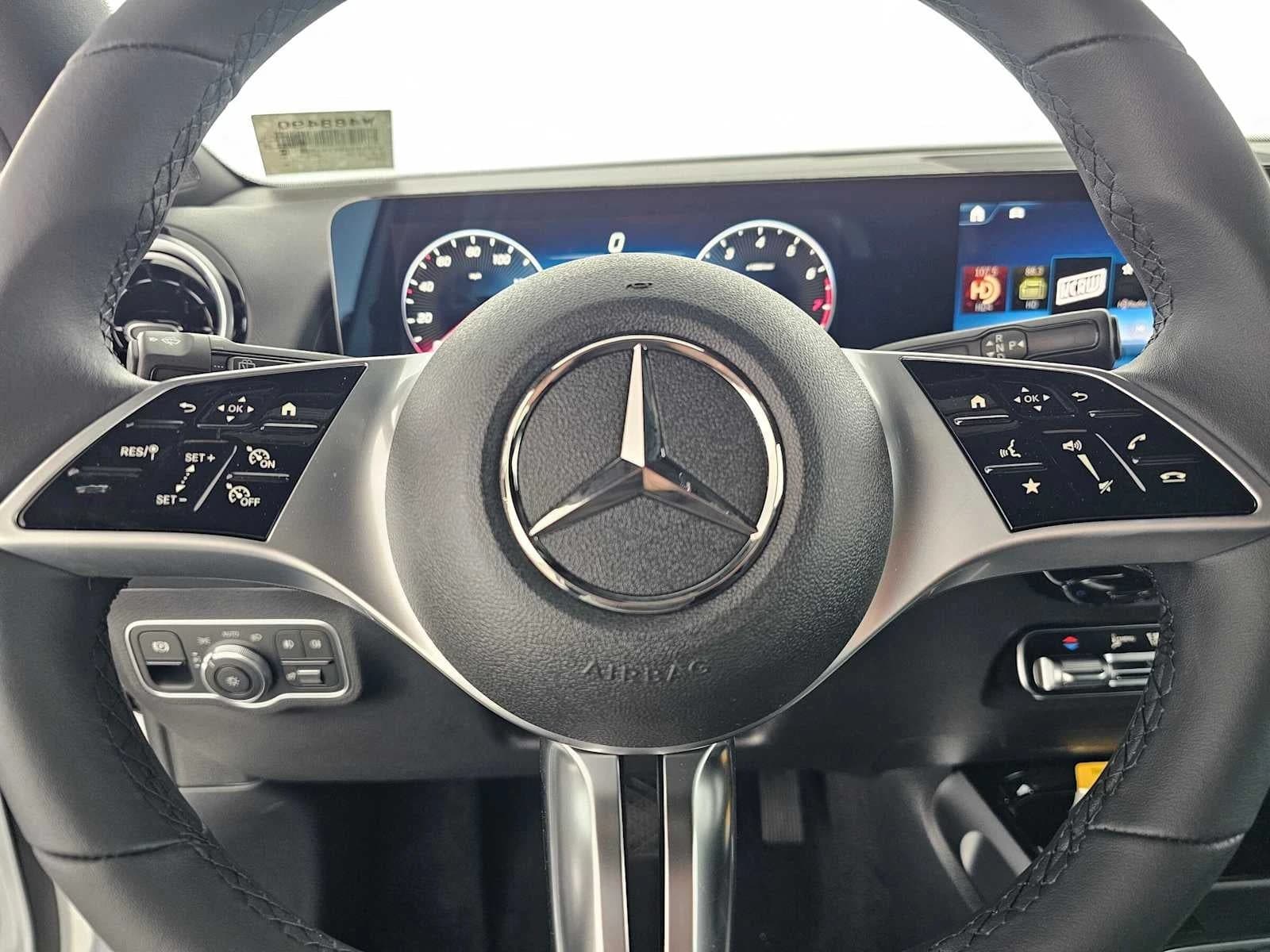 Mercedes-Benz GLB GLB 250 SUV 2026 — side view